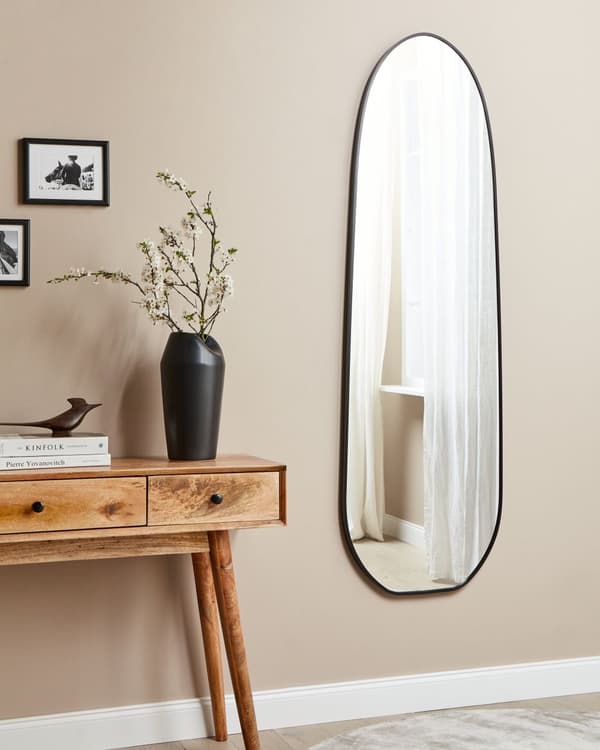 Vægspejl sort metal aluminiumsramme 46 x 160 cm asymmetrisk form moderne stil stue opholdsrum