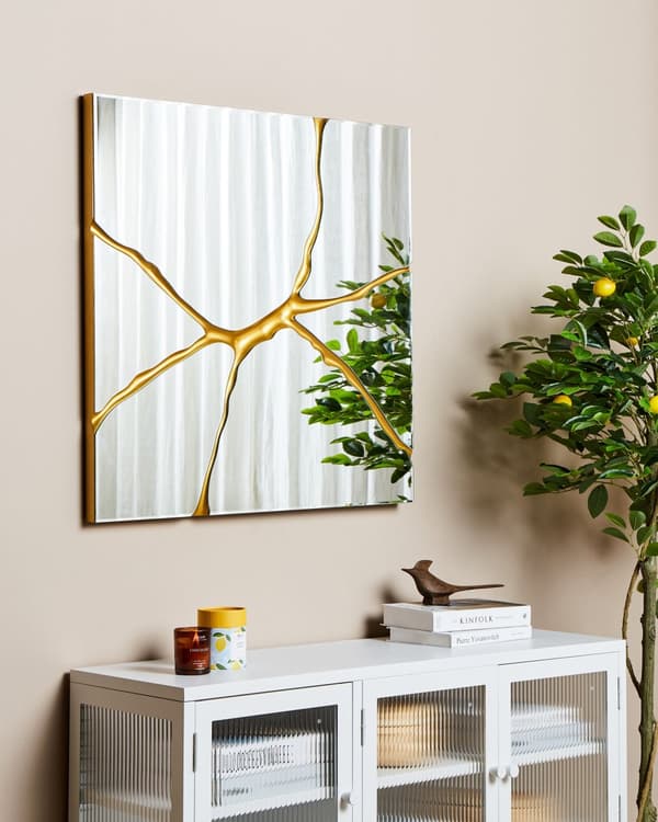 Väggspegel Guld 80 x 80 cm Kvadratisk Väggmonterad Dekorativ Spegel Modern Stil Hängande Dekor