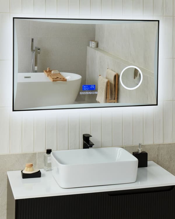 Seinäpeili hopea lasi 100 x 60 cm LED-valo bluetooth kaiutin huurteenesto suorakulmio kosketuskytkin kylpyhuone moderni
