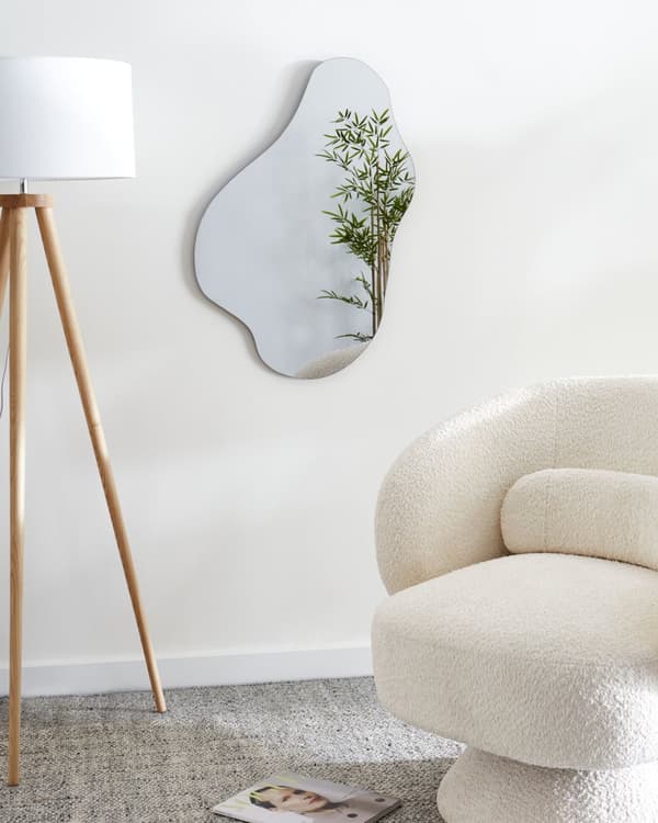 Væghængt spejl sølv metalramme 46 x 76 cm uregelmæssig form hængende moderne design