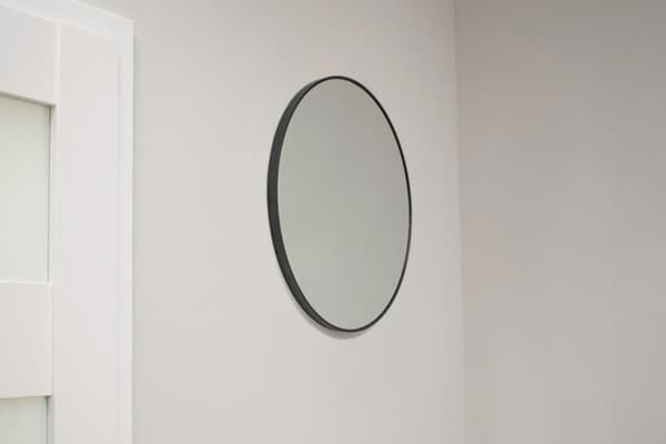 Spejl 50 cm sort ramme
