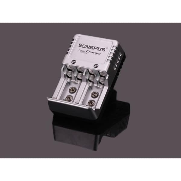 4x Batterilader - AA, AAA & 9V Batterier