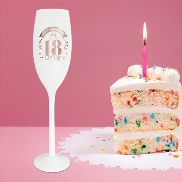 Flöjt - STC - 18-årsdag - Färgat glas - Kopparreflektioner - Tål maskindisk
