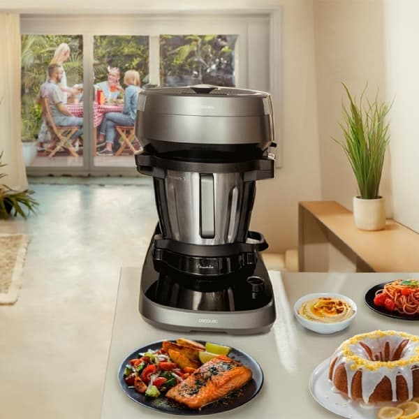 Cecotec Multifunctional food processor with food dispenser.