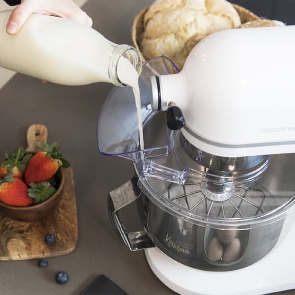 Cecotec Stand mixer made of cast aluminium with DC motor and 800 W, digital knob, 8 speeds and stainless-steel bowl with capacity for 5.2L. Includes