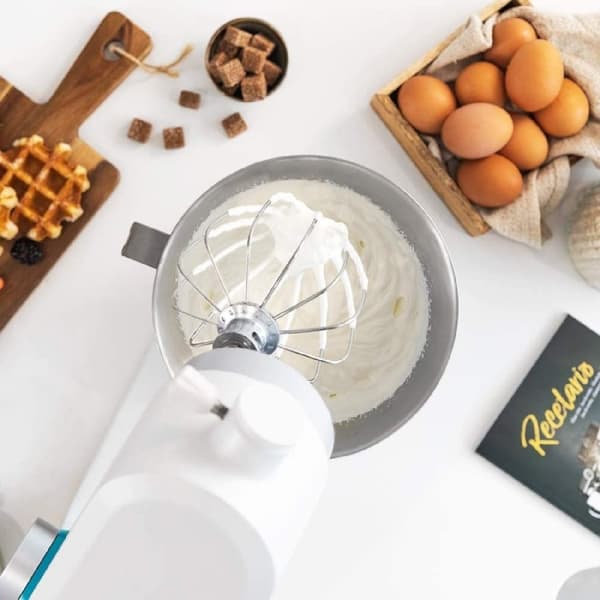 Cecotec Stand mixer made of cast aluminium with DC motor and 800 W, digital knob, 8 speeds and stainless-steel bowl with capacity for 5.2L. Includes