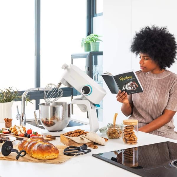 Cecotec Stand mixer made of cast aluminium with DC motor and 800 W, digital knob, 8 speeds and stainless-steel bowl with capacity for 5.2L. Includes