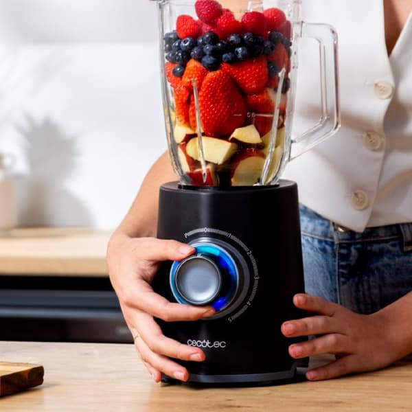 Cecotec Jug blender with stainless-steel finish, 2000 W, blades coated with black titanium and capacity of 1.5 L.