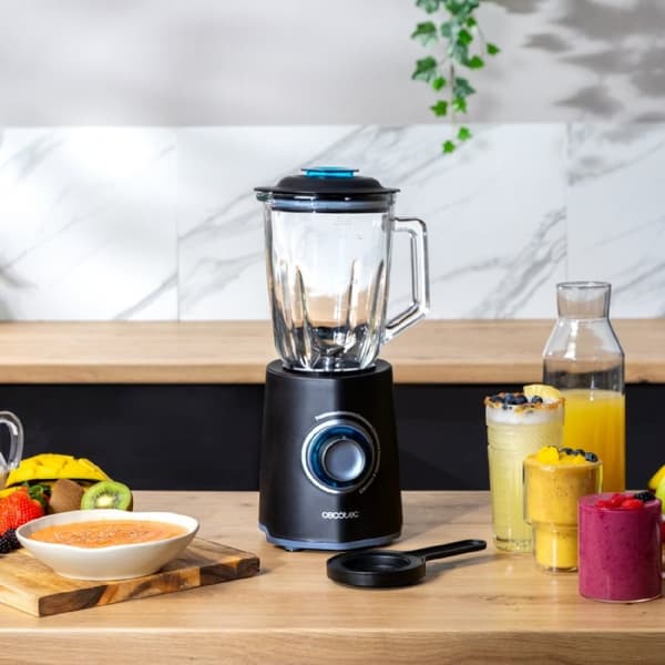 Cecotec Jug blender with stainless-steel finish, 2000 W, blades coated with black titanium and capacity of 1.5 L.