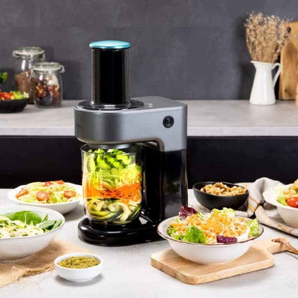 Cecotec Spiraliser with 80 W and 4 stainless-steel blades of different sizes for cutting fruits and vegetables in spiral shape.