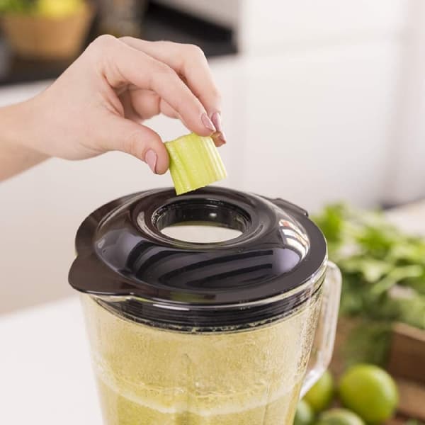 Cecotec 1800-W jug blender made of stainless steel with 6 blades coated with black titanium and 1.5 litre capacity glass jug. It includes 5 speed set