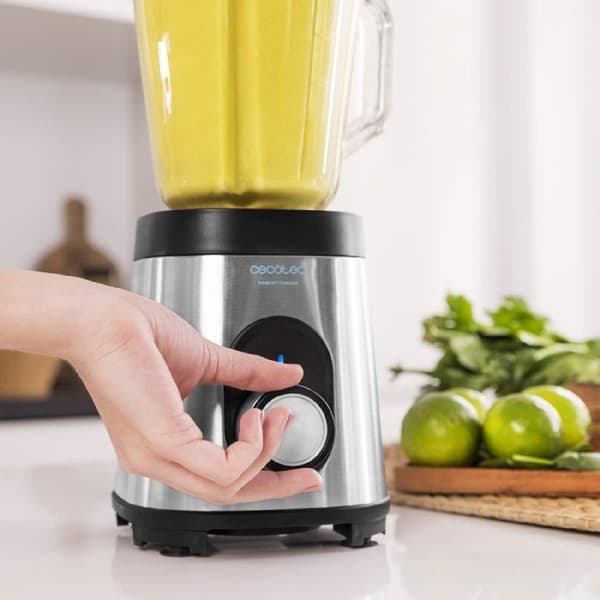 Cecotec 1800-W jug blender made of stainless steel with 6 blades coated with black titanium and 1.5 litre capacity glass jug. It includes 5 speed set