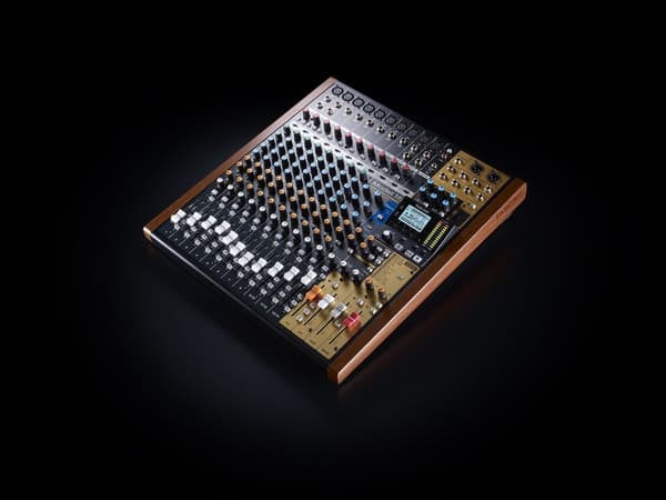 Tascam MODEL 16 äänimikseri 16 kanavaa 20 - 30000 Hz musta, kulta, puu