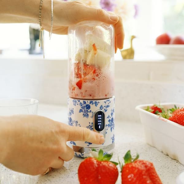Laura Ashley Bärbar Mixer 100W för Smoothies - Kina Ros - Kapacitet 450ml, USB-laddning, Motor 25 000 varv/min