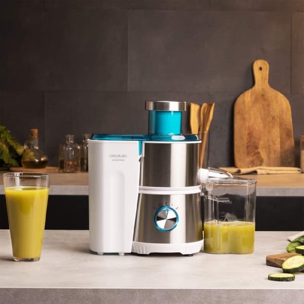 Cecotec 40-W centrifugal juicer with compact design and titanium-coated disc.