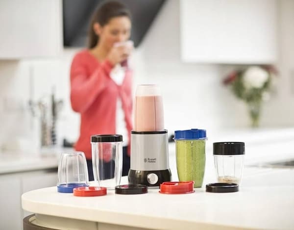 SMOOTHIE BLENDER MED FLASKAR RUSSELL HOBBS NUTRI BOOST 23180-56 15 EL.