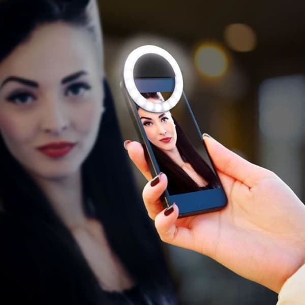 SHOP-STORY - SELFIE LIGHT: Ultra Bright LED-ringen för framgångsrika smartphone-selfies