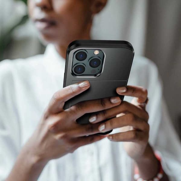 iPhone 13 Pro Stöttåligt Skal Kortfack StreetWise - Svart