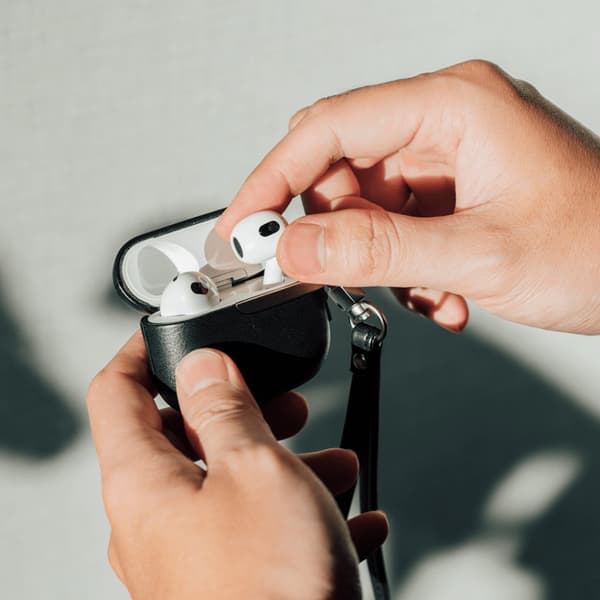 Moshi Pebbo Luxe AirPods 3 Päällinen PU-nahkaa Musta