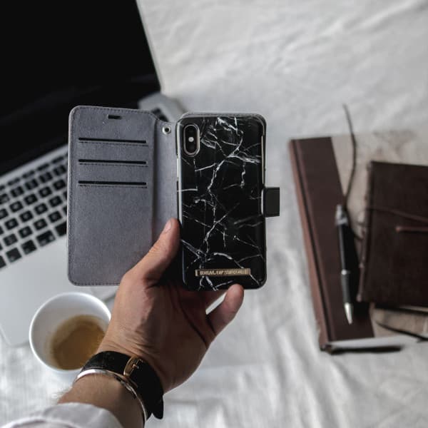 iDeal Fodral Samsung Galaxy S10 Plus – STHLM Wallet – Svart