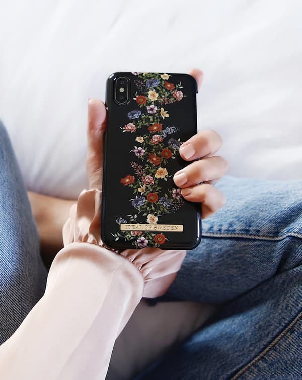 iDeal iPhone 8/7/6/6S/SE2 Skal – Dark Floral