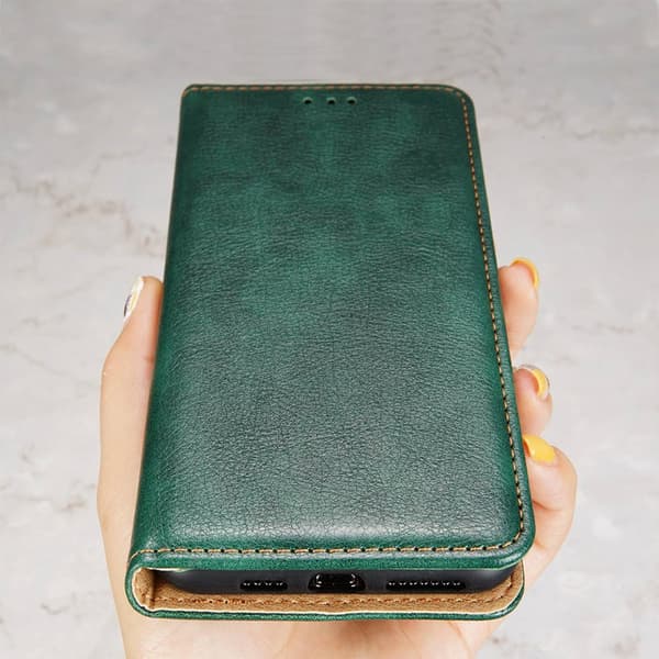 SKALO Motorola Edge 30 5G Flip Cover m. pung i PU-læder - Grøn