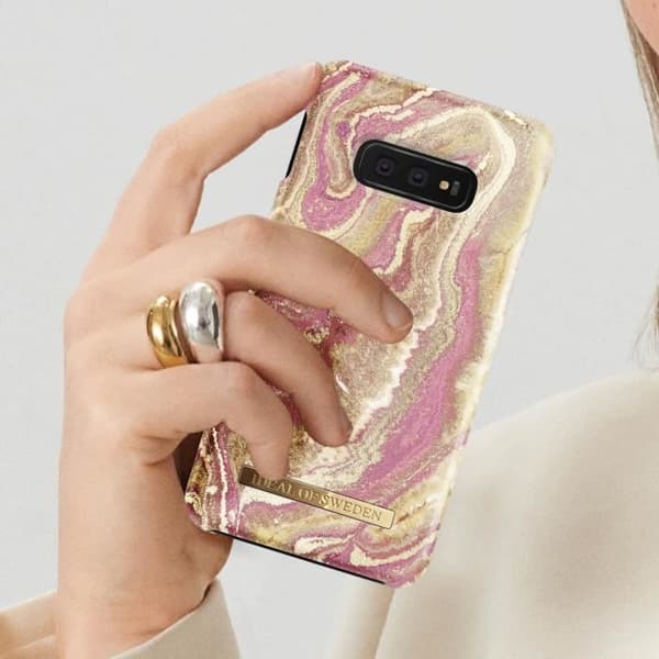 Fodral - IDEAL OF SWEDEN - Samsung Galaxy S10e - Slitstark - Elegant design - kompatibel med QI trådlös laddning