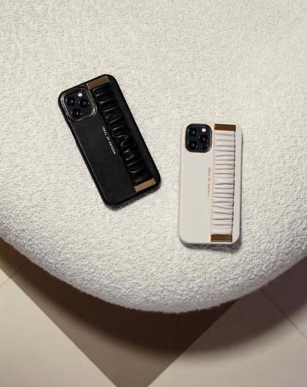 Statement Case iPhone11 / XR Ruffle Cream Top Handle