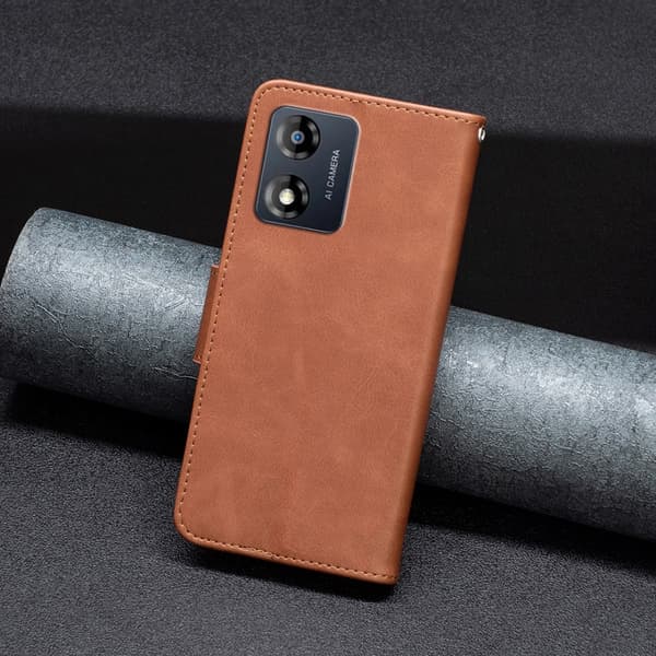 SKALO Motorola Moto E13 4G Plånboksfodral i PU-Läder - Brun