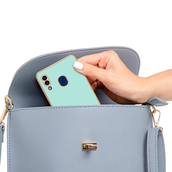 Samsung Galaxy A20 / A30 / M10s Suojakuori Suojakotelo joka on valmistettu joustavasta TPU-silikonista ja jossa on kameran suojaus
