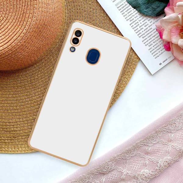 Samsung Galaxy A20 / A30 / M10s Suojakuori Suojakotelo joka on valmistettu joustavasta TPU-silikonista ja jossa on kameran suojaus