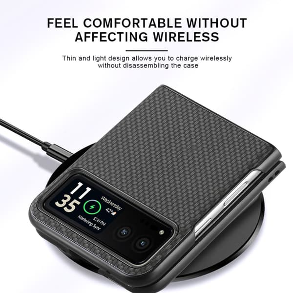 SKALO Motorola Razr 40 5G Carbon Fiber Fold Suojakuori - Musta