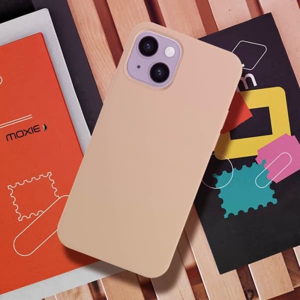 iPhone 14 skyddsfodral - MOXIE - Halvstyvt - Tunt och lätt - Sandrosa