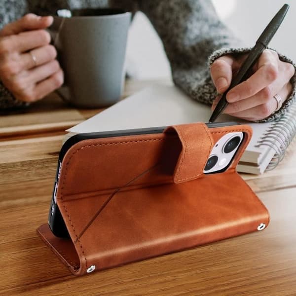 iPhone 14 Plus Fodral - AVIZAR - Plånbok och videohållare - Magnetisk stängning - Brun
