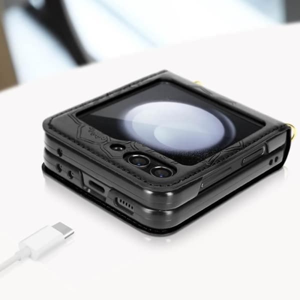 Fodral som är kompatibelt med Samsung Galaxy Z Flip 5 Mandala Flower Black Cover