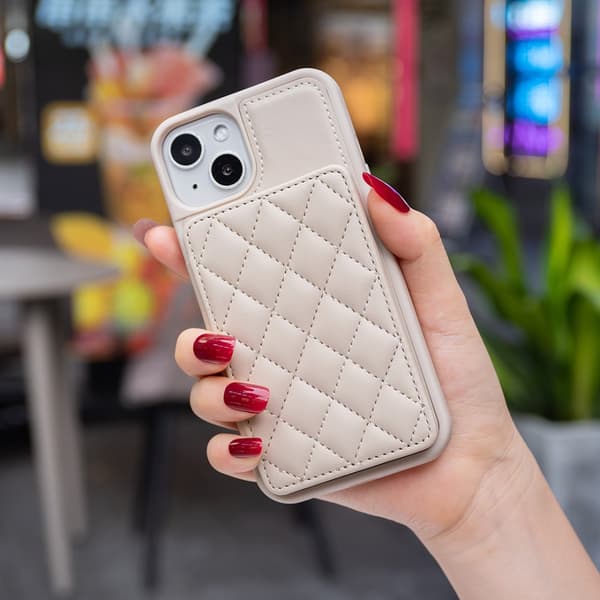 SKALO iPhone 15 Quiltat Skal med Plånbok - Beige