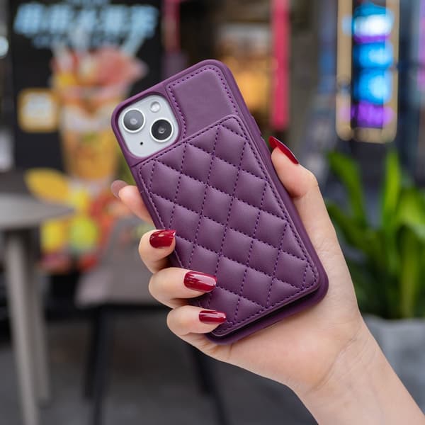 SKALO iPhone 15 Quiltat Skal med Plånbok - Mörklila