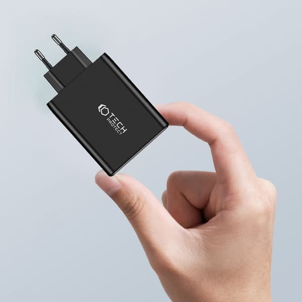 Tech-Protect 100W GaN PD/QC Väggladdare 3x USB-C 1x USB-A Svart