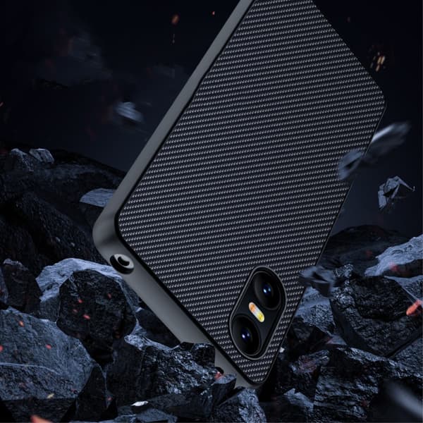 SKALO Sony Xperia 10 VI Carbon Fiber TPU-suojakuori - Musta