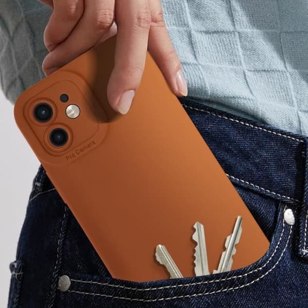 Skal till iPhone 11 - AVIZAR - Matt silikon - Förstärkt kameraskydd - Brun