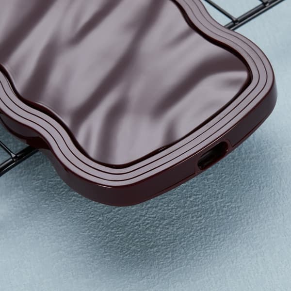 iPhone 15 Mobilskal Wavy Textur Vinröd