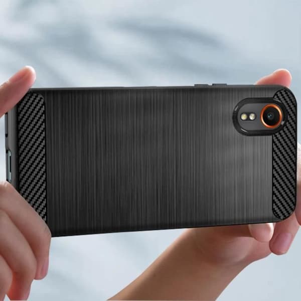 Fodral till Samsung Galaxy Xcover 7 - AVIZAR - Carbon and Brushed Black Effect - Halvstyvt fodral