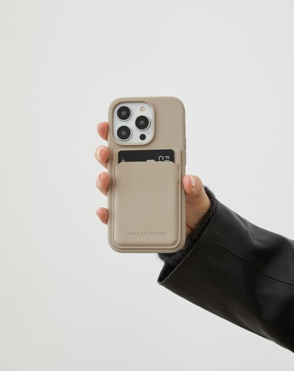 Silicone Case MagSafe iPhone 13 / 14 Beige