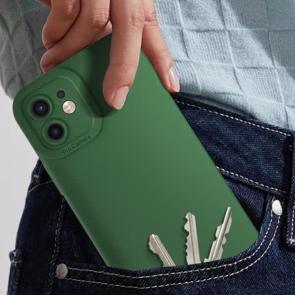 Skal till iPhone 12 - AVIZAR - Matt silikon - Förstärkt kamerakantskydd - Grön