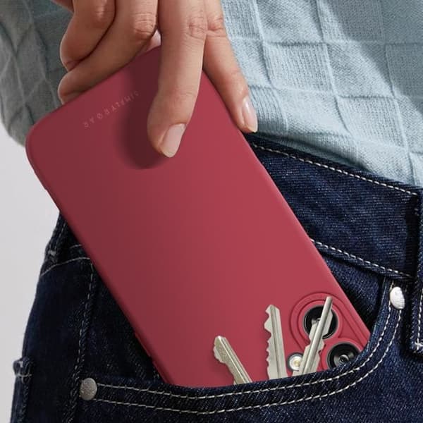 Skal till iPhone 16 Plus - ROAR - Matt Soft Touch Silikon - Skyddad kamera - Vinröd