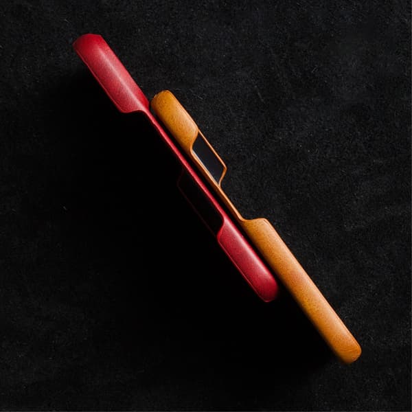 SKALO iPhone 16 Pro PU-Läder Skal - Brun