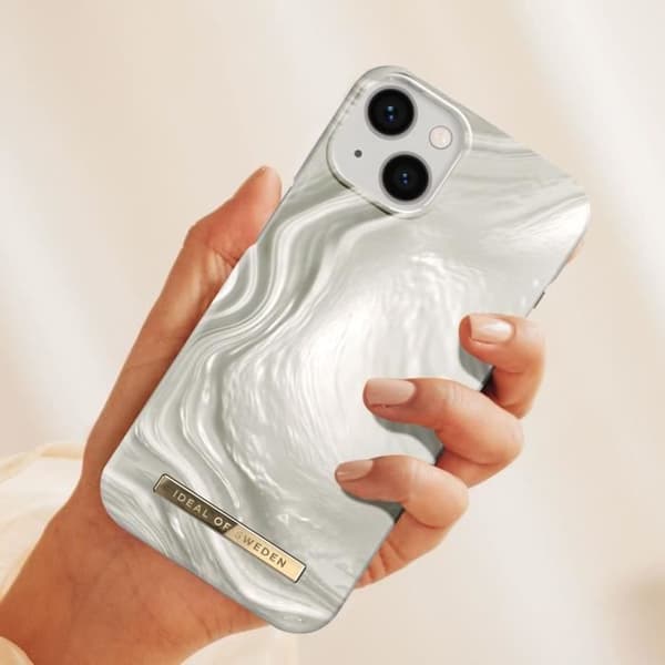 Skal till iPhone 13 Luxury Ultra Thin Luminous Pearl iDeal of Sweden Silver