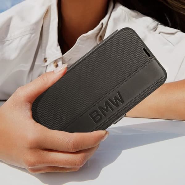 Fodral till iPhone 14 Pro Max - BMW - Plånbok i äkta läder - Svart - Tre kortplatser