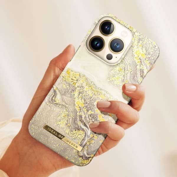 Skal till iPhone 13 Pro Marbled Luxury Ultra Thin Sparkle Greige Marble iDeal of Sweden Beige