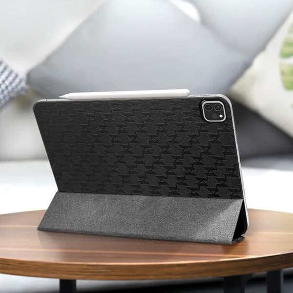 Trifold fodral för iPad Air 4 - KARL LAGERFELD - Svart - Flerpositionsstöd
